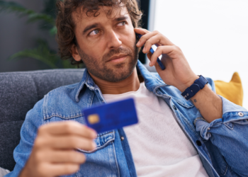 Quem usa cartão de crédito no Brasil precisa ver isso: problema pode fugir do controle