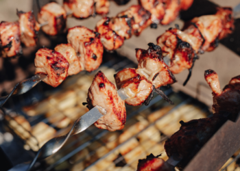 Quem vender churrasco em praias do Brasil pode acabar preso pela Polícia Civil