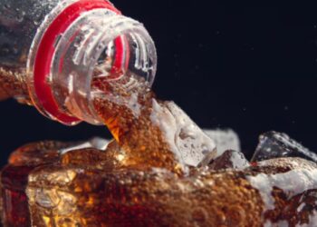 Beber refrigerante
