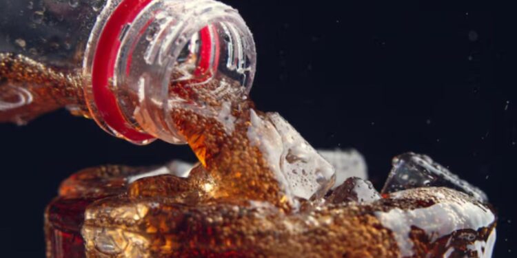 Beber refrigerante