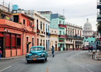 Presidente decide doar quase R$ 6.000 para ajudar as pessoas em Cuba