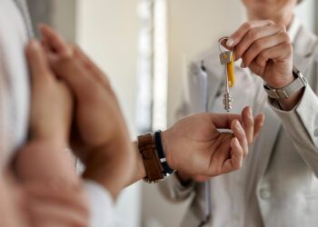 Governo passa a ser “dono” de todas as moradias e pode mudar cidadãos de casa a qualquer momento neste país