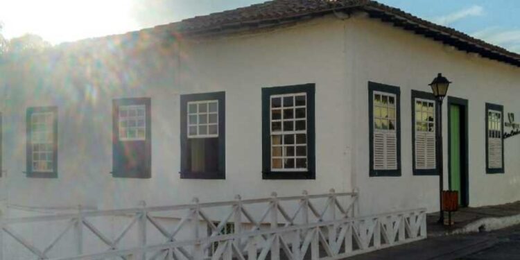 Ruas de pedra, vida simples e tradição: a cidade brasileira que “parou nos anos 50”