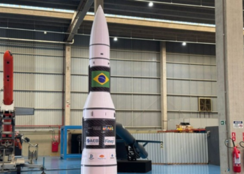 Brasil está fabricando o seu primeiro foguete 100% nacional, com 12 metros de altura e capaz de transportar satélites de 40kg