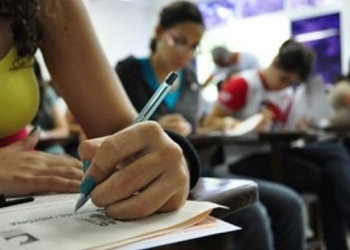 Brasileiros que comparecerem às escolas no dia do ENEM podem ganhar pagamento de mais de R$ 800