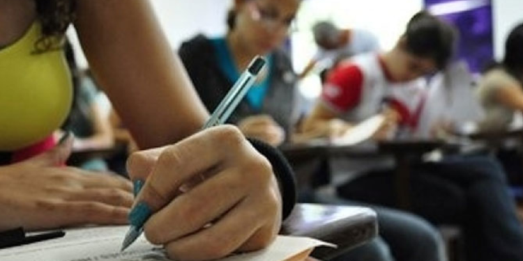 Brasileiros que comparecerem às escolas no dia do ENEM podem ganhar pagamento de mais de R$ 800