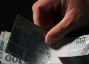 Brasileiros que recebem até 5 salários mínimos por mês serão recompensados com novo auxílio