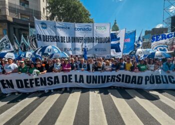 Manifestação leva mais de 1 milhão de pessoas às ruas em país vizinho do Brasil