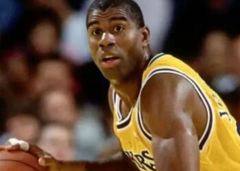 De aposentado pelo HIV aos playoffs da NBA: relembre a última dança de Magic Johnson