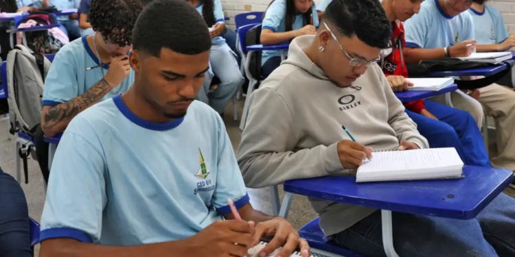 Fim da aprovação automática: escolas vão voltar a reprovar mais alunos em 2026