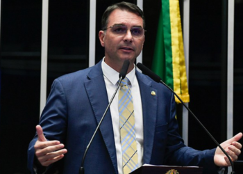 Flávio Bolsonaro anuncia principal proposta para ser eleito presidente em 2026
