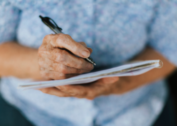 Fora o novo RG, idosos que atingirem os 60 anos devem solicitar outro documento obrigatório