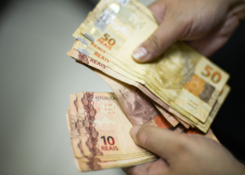 Lei é atualizada e 13º salário poderá ser antecipado para o início das férias