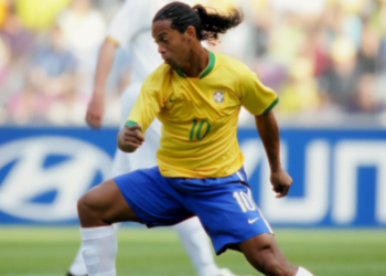 Ronaldinho Gaúcho confirma retorno ao futebol e vai participar da Copa do Mundo 2026