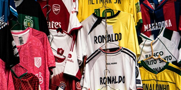 Antes da Copa do Mundo começar, polícia recebe ordem para confiscar camisas das seleções