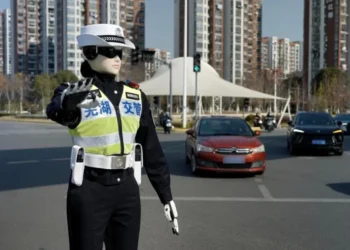 Futuro chegou? Agora robôs com IA vão controlar o trânsito neste país