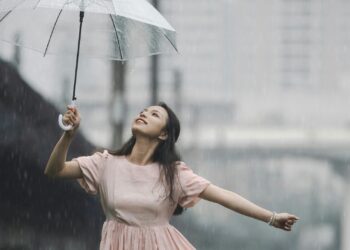Cientistas estão implorando para que brasileiros corram para a rua e tomem a próxima chuva que vai cair no país