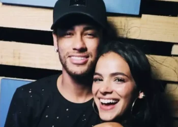 Enquanto Bruna Marquezine tem fortuna de R$ 40 milhões, Neymar acumula mais de R$ 300 milhões só em carros e jatinhos