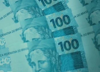 Enquanto o salário mínimo é de R$ 1.621, influenciadora fatura R$ 800 mil em apenas 45 minutos