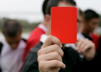 Entidade pune torcida da América do Sul e proíbe presença em próximos jogos de Copa