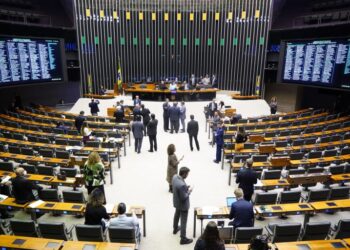 Câmara aprova aumento e novo salário mínimo ultrapassa os R$ 5 mil