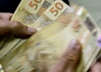 Notícia no Brasil faz famílias que ganham até 2 salários mínimos comemorarem