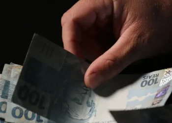 Novo salário de R$ 5.130,63 para os professores brasileiros é aprovado no Brasil