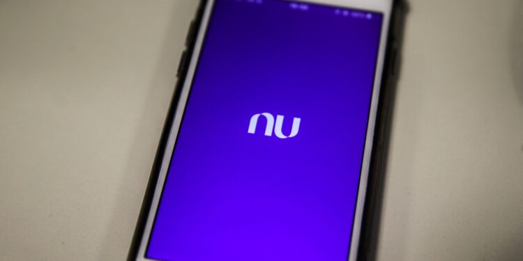 Nubank realiza comunicado inédito para clientes nesta terça-feira (19/05), a pedido do Banco Central