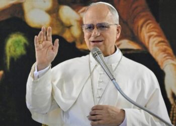 Papa faz pedido a todos que usam IA