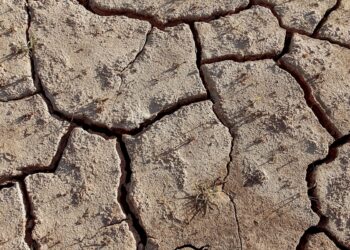 Pela primeira vez, cientistas flagraram a Terra “se partindo”