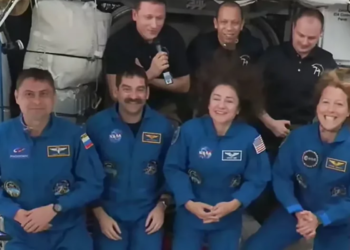 5 astronautas entram em pânico no espaço após comunicado da NASA