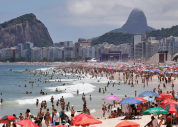 Autoridades fazem recomendação urgente e brasileiros são orientados a não entrar nos mares das praias