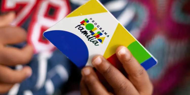 Bolsa Família estendido é aprovado e beneficiários comemoram dinheiro extra