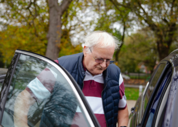 Brasileiros com mais de 60 anos vão poder comprar carros com 30% de desconto no Brasil, após nova lei