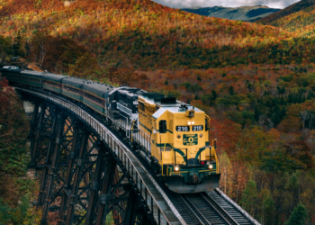Cidade brasileira é destino final de um dos passeios de trem mais impressionantes do continente