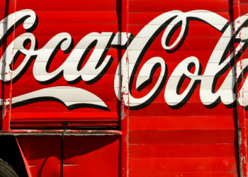 Coca-Cola anuncia demissão em massa e fecha fábrica centenária, considerada uma das mais antigas da marca