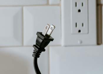 Especialistas recomendam que você retire esse eletrodoméstico da tomada toda vez que sair de casa