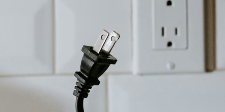 Especialistas recomendam que você retire esse eletrodoméstico da tomada toda vez que sair de casa