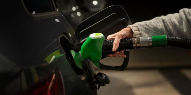 Quem abastecer a partir deste horário poderá pagar R$ 4,24 na gasolina