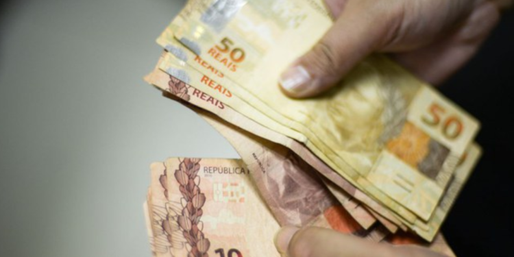 Governo busca profissionais para função que pode render mais de R$ 850 por dia