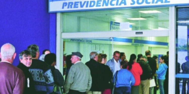 Lula acaba com regra dos 45 dias e mexe na fila do INSS