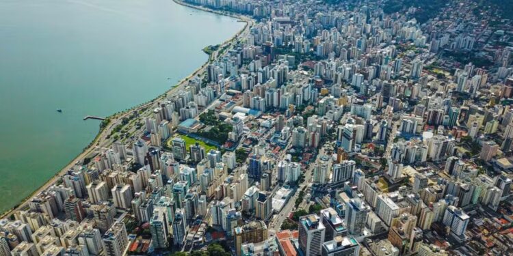 Especialistas fazem pedido a moradores de SC e PR: vão para casa e se preparem para as próximas horas