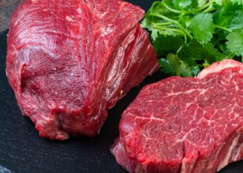 Autoridades identificam parasita letal nas vacas e acendem sinal vermelho para quem come carne em todo este país
