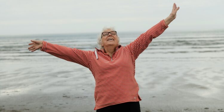 Nem academia e nem caminhada: ciência aponta o exercício que pode fazer idosos viverem mais tempo