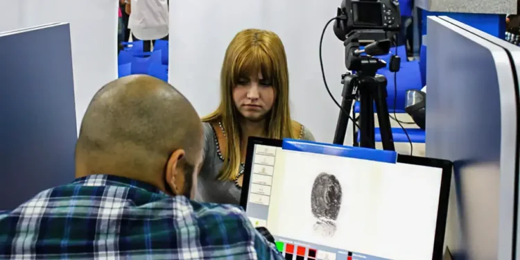 Nova Carteira de Identidade será disponibilizada para brasileiros neste sábado (27/06)