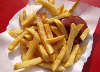Cientistas descobrem que batata frita pode ser especialmente perigosa para quem tem essa doença