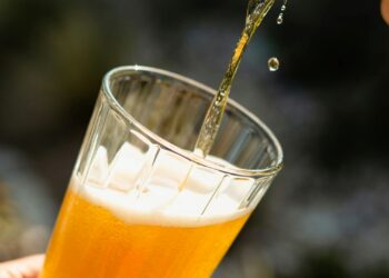 Poucos dias antes da Copa do Mundo começar, autoridades recebem ordem para confiscar cerveja no Brasil