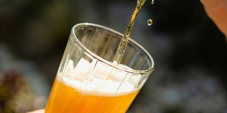 Poucos dias antes da Copa do Mundo começar, autoridades recebem ordem para confiscar cerveja no Brasil