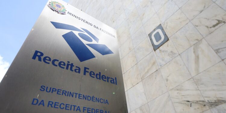 Receita Federal pede para brasileiros se prepararem para o dia 30/06