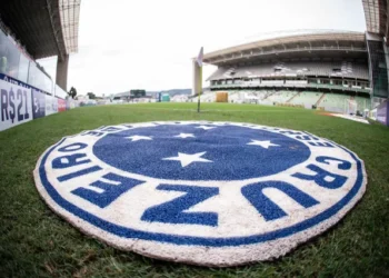Decisão inesperada do Cruzeiro pega torcedores de surpresa e técnico deixa o clube